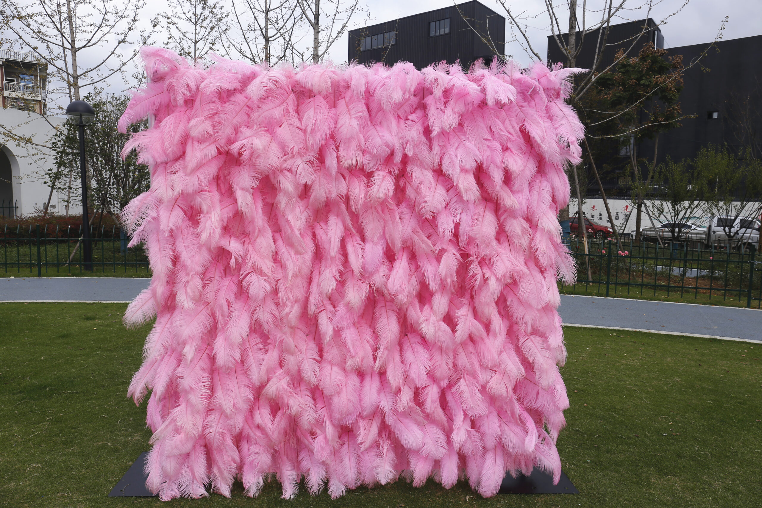 5D Fabric Artificial Rolling Up Curtain Flower Wall – Pink Feather Wall